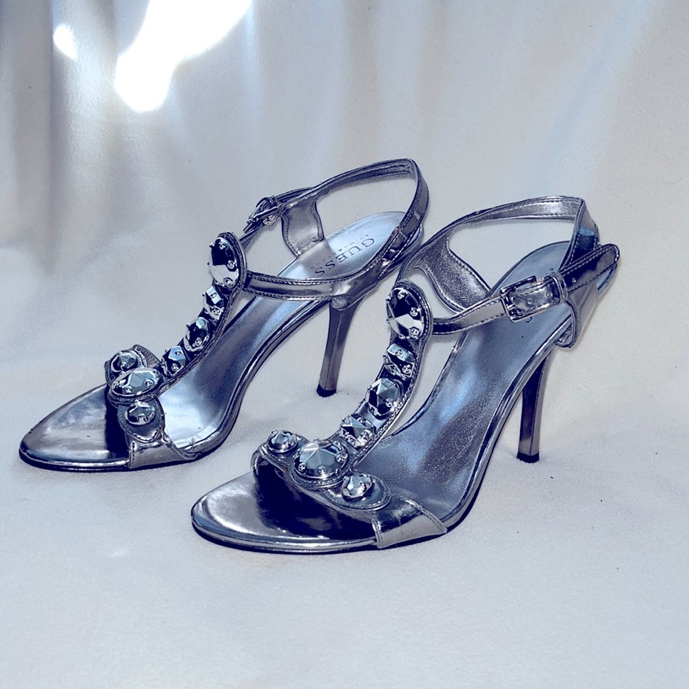 Gorgeous Guess silver heels